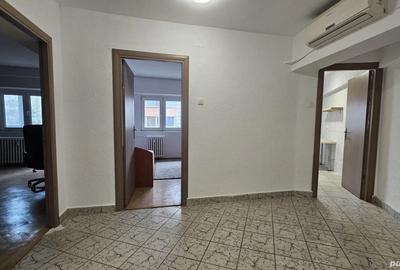 Apartament cu 3 camere decomandat în Moșilor