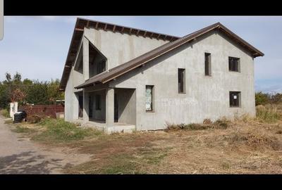 Casă cu 4 camere în Central - 1