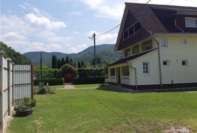 Casă cu 11 camere în Nucet - 2