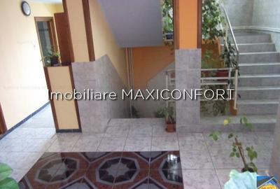 Casă cu 11 camere cu Garaj în Lacu Sărat - 9