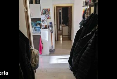 Apartament cu 3 camere decomandat în 7 Noiembrie - 9