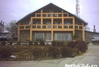 Casă cu 6 camere cu Teren 3000 Mp în Năeni - 1