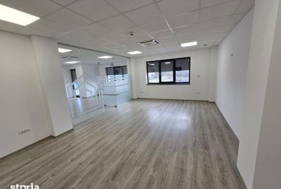 Spațiu comercial, de 70 mp, în Central - 4