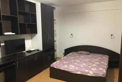 Garsonieră decomandată în Craiovița Nouă