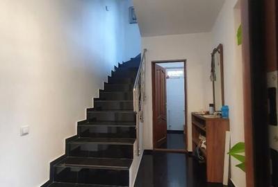 De inchiriat Vila 8 Camere, Romana sect 2 - 4