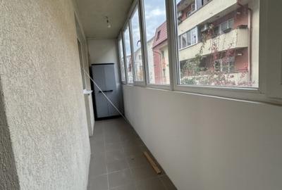 Apartament cu 3 camere semidecomandat, mobilat în Florești - 10