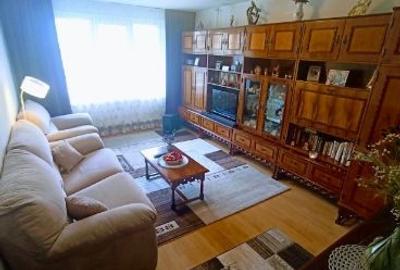 Apartament cu 3 camere decomandat în Tractorul - 1