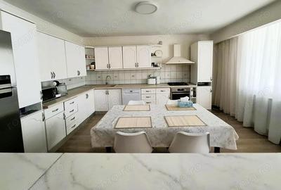 Casă cu 6 camere cu Teren 3150 Mp în Central - 10