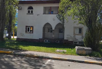 Casă cu 8 camere cu Teren 750 Mp în Mamaia - 1