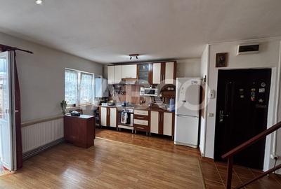 Apartament de vanzare 3 camere complet mobilat utilat Valea Aurie