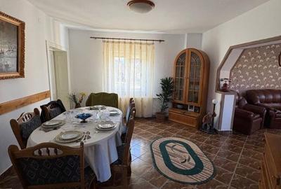 Casă cu 5 camere cu Teren 1600 Mp în Săcălășeni - 2