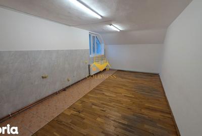 Casă cu 9 camere cu Canalizare în Andrei Mureșanu - 1