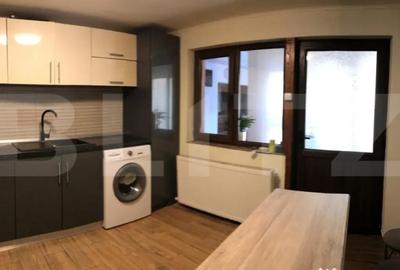 Casă cu 7 camere cu Teren 400 Mp în Central - 1