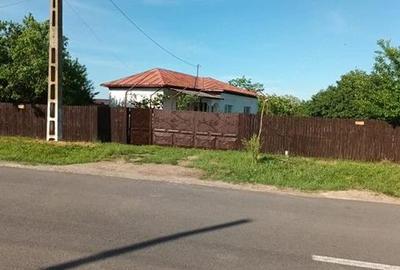 Casă cu Teren 1278 Mp în Buzoești - 1