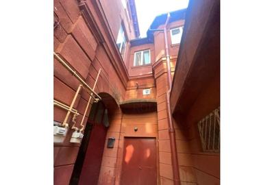 Casă individuală cu 30 camere cu Teren 687 Mp în P-ța Universității - 13