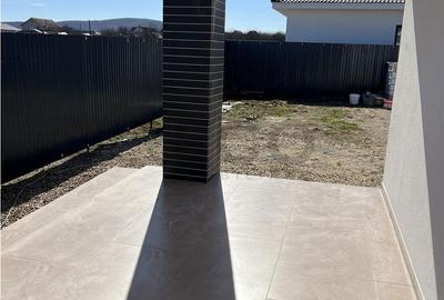 Casă cu 4 camere cu Teren 572 Mp în Oșorhei - 3