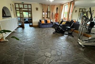 Pensiune, 3500 mp teren. Preț 650.000 Euro - 9