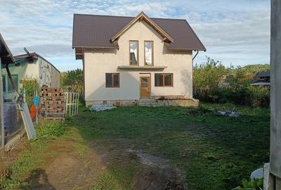 Casă cu 4 camere în Brebu - 1