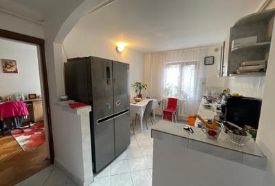Apartament de vanzare cu 3 camere, 81 mp, zona Victor Babes - 3