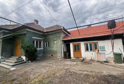 Casa cu curte de vanzare, strada 1 Mai, Ora?tie! - 2