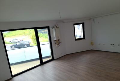 Birou, de 55 mp, în Central - 2
