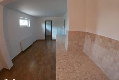 Casă cu 4 camere cu Teren 1000 Mp în Amara - 15