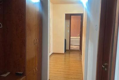 Vand apartament 3 camere, Gae?ti, str. Cuza Voda - 5