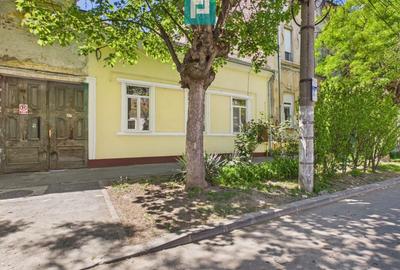 Apartament cu 3 camere semidecomandat în Intim