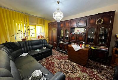 Apartament cu 3 camere decomandat, mobilat în Sud