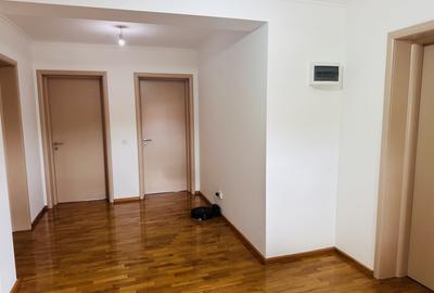 Casă individuală cu 7 camere cu Canalizare în Roșu - 20