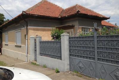 Casă cu 5 camere cu Teren 120 Mp în Central - 1