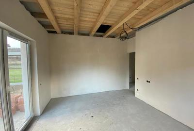 Casă cu 4 camere cu Teren 400 Mp în Luna - 7