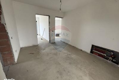 Casă cu 8 camere cu Teren 520 Mp în Balotești - 2