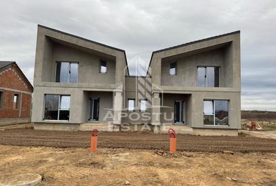 Duplex cu 4 camere cu Canalizare în Ghirodei - 2