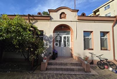 VANZARE CASA 3 CAMERE in zona Democratiei - 2