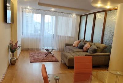 Apartament cu 3 camere decomandat, mobilat în Centrul Civic