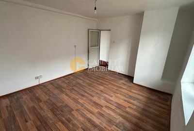Apartament cu 3 camere decomandat în Păcurari
