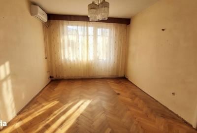 Apartament cu 3 camere semidecomandat în Ceair