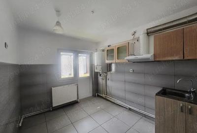 Apartament cu 3 camere decomandat în Școlilor