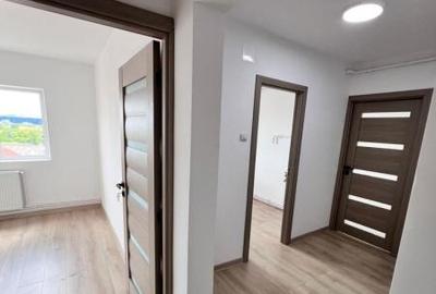 Apartament cu 2 camere decomandat în Km 5