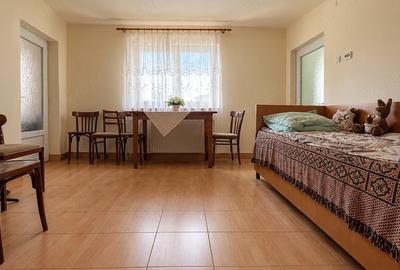 Casă cu 3 camere cu Teren 1140 Mp în Central