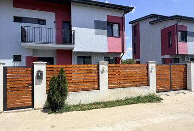 Duplex cu 6 camere cu Canalizare în Domnești