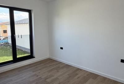 Casă cu 4 camere în Sânpetru