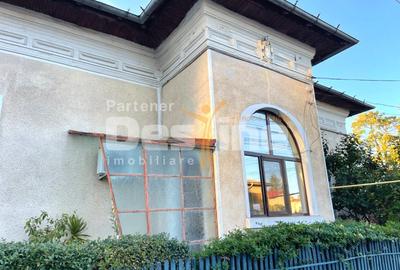 Casă individuală cu 7 camere cu Canalizare în Central - 2