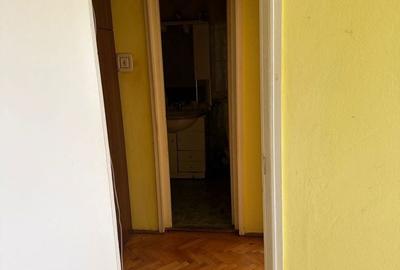 Apartament cu 2 camere semidecomandat în Aleea Carpați