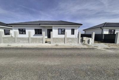 Casă cu 3 camere în Central