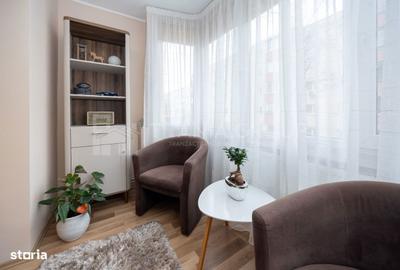 Apartament cu 3 camere semidecomandat în Tractorul - 2