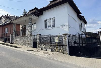Casă cu 4 camere în Central - 1