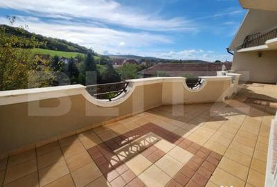 Casă cu 13 camere cu Teren 707 Mp în Sângeorgiu de Mureș - 1