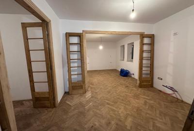 Jumatate din vila interbelica in zona Piata 1 Mai - 8